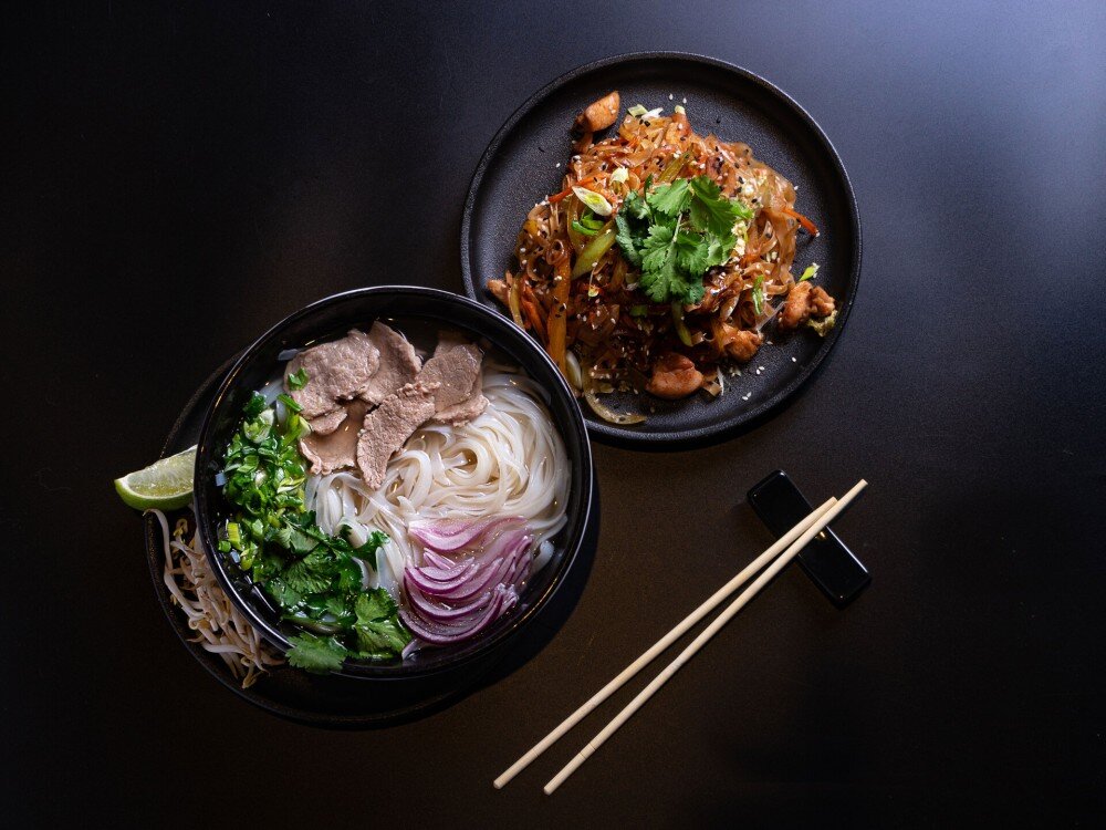 ФО БО ﴾1/2 порции﴿ + ЛАПША РИСОВАЯ С КУРИЦЕЙ