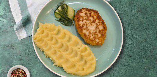 Картофельно пюре с котлетой