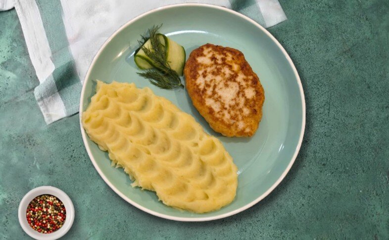 Картофельно пюре с котлетой