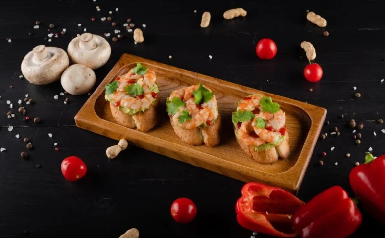 Брускетта с креветкой