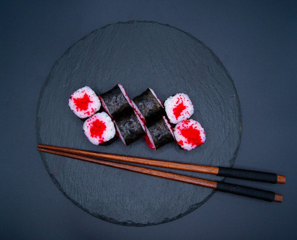 Маки с Тобикой Красной