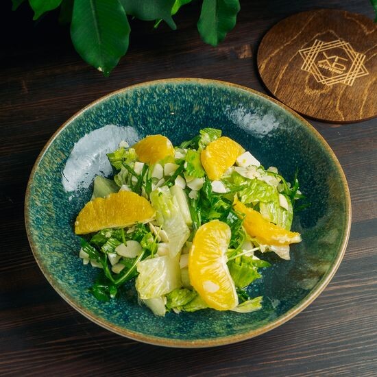 Салат с апельсинами и сыром фетакса