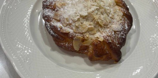 Миндальная булочка