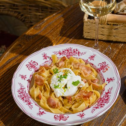 Паста с беконом и сливочной бураттой