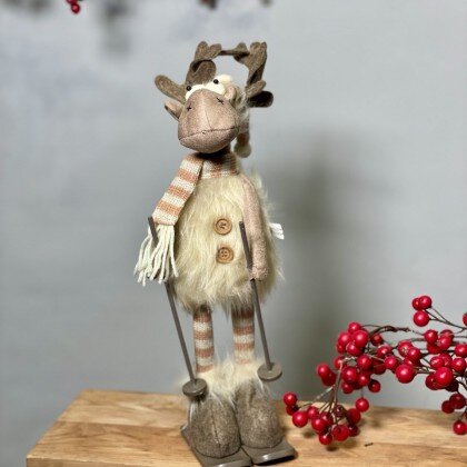 Олень на лыжах