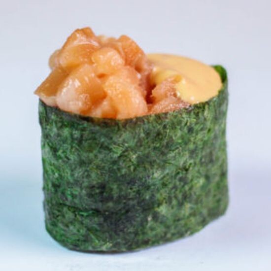 Гункан с лососем 2шт