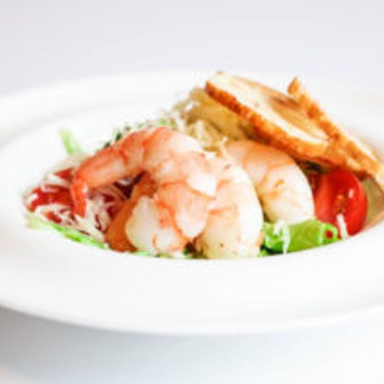 Салат «Цезарь» с тигровыми креветками