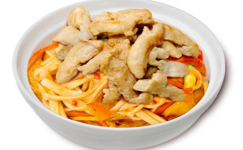 0873 Вок Соба с курицей в соусе Чили