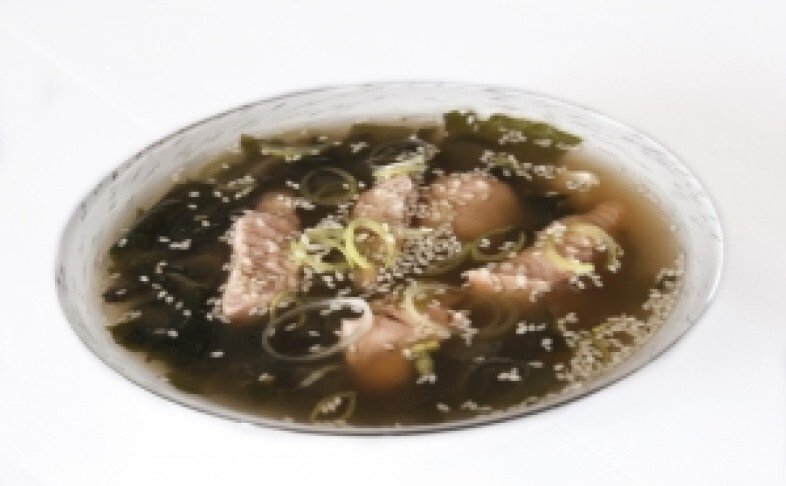 Суимоно сиру (мисо суп с лососем)