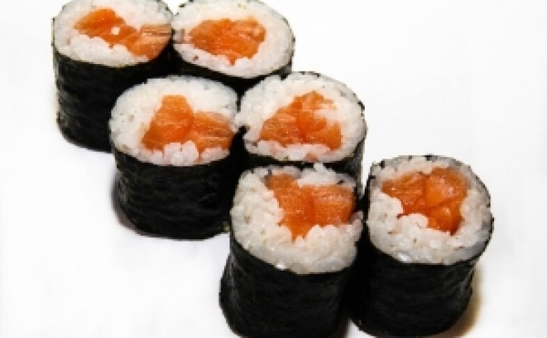 «Сяке» маки (ролл с лососем)