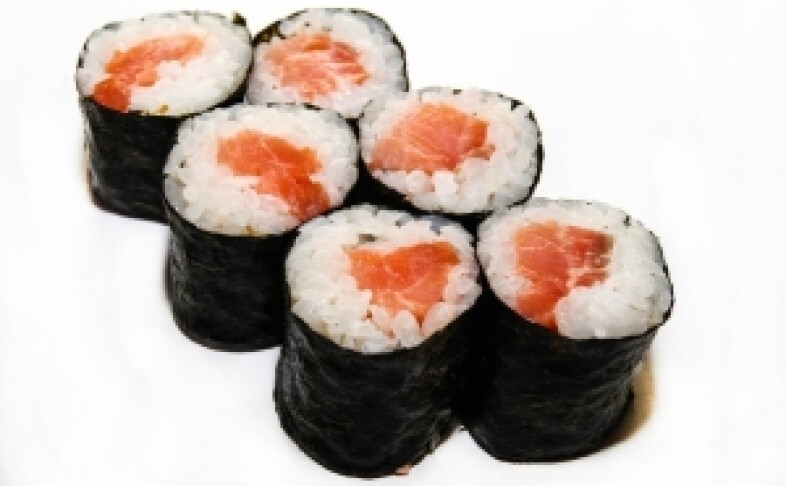 «Сяке кунцей» маки (ролл с копченым лососем)