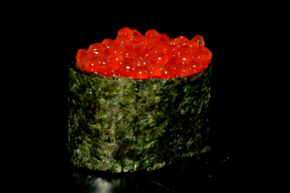 Суши «Икуро Икра лососевая»