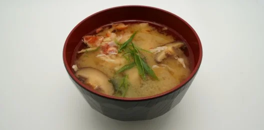 Мисо-суп с крабом и грибами
