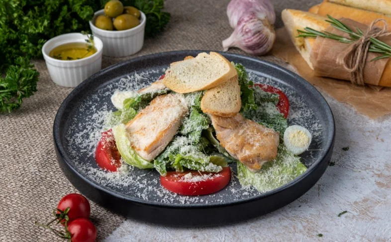 Салат «Цезарь с курицей»