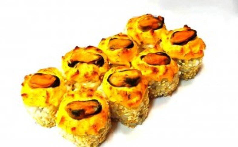 Ролл «С мидиями и лососем»