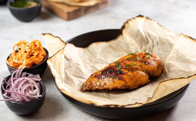 Куриная грудка в травяном соусе