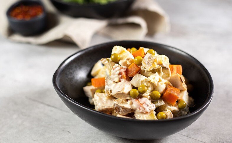 Салат "Оливье-Гриль"