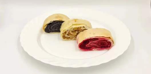 Штрудель в ассортименте (с маком,с яблоком,с вишней)