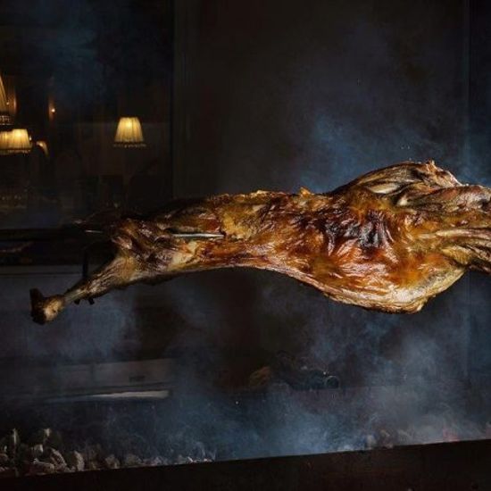 Барашек на вертеле запеченный целиком