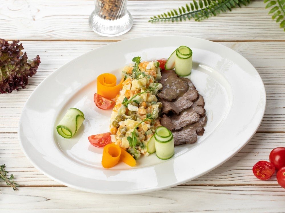 Оливье с ростбифом из говядины