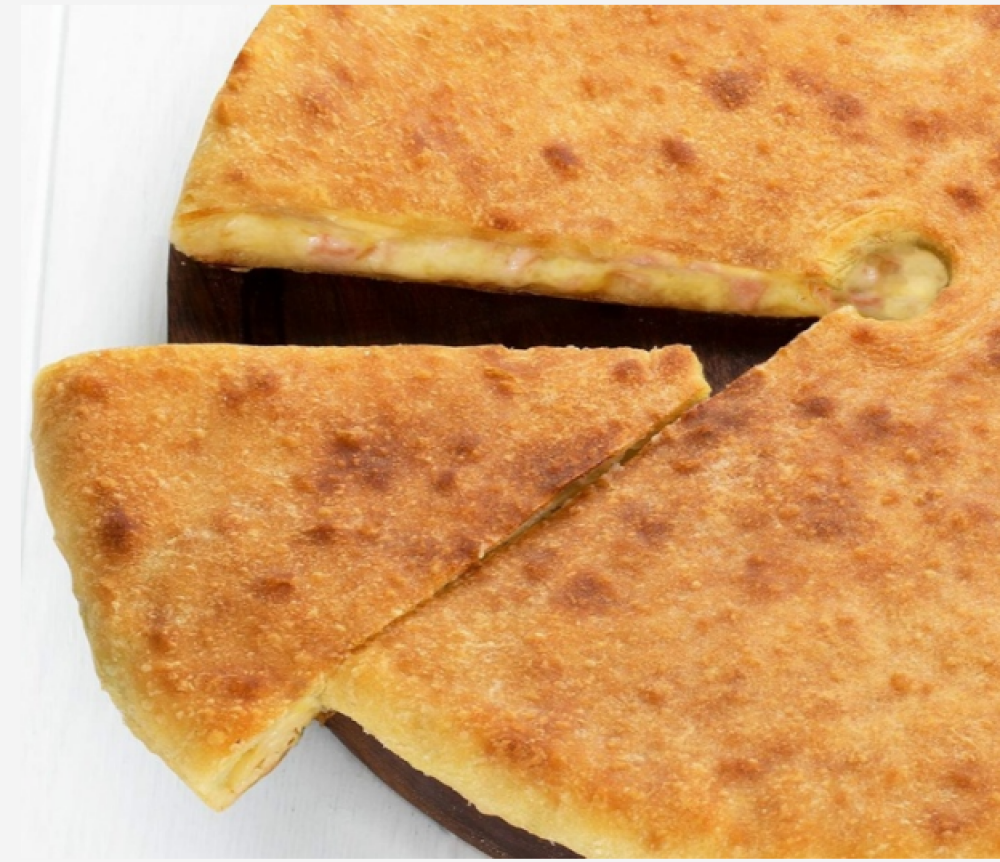 Осетинский пирог с сыром и ветчиной