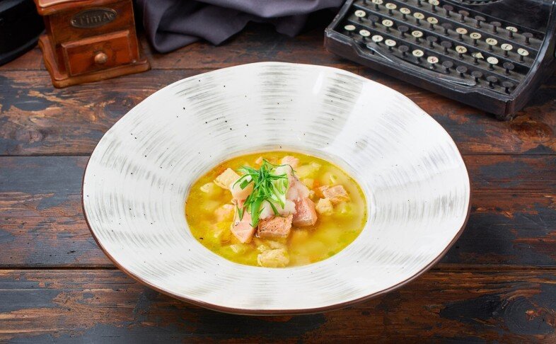 Уха из судака с лососем