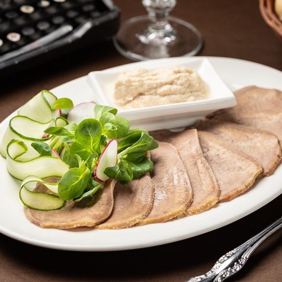 Язык отварной с домашним хреном