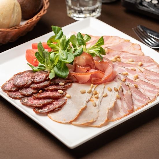 Домашние мясные деликатесы