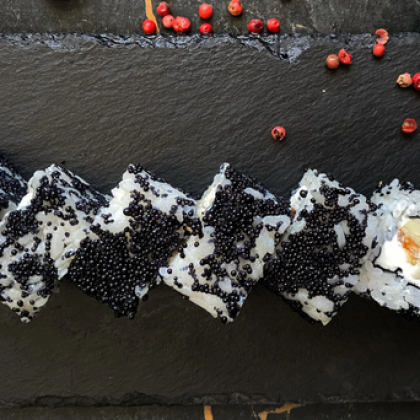 Ролл «Black Калифорния с угрем»