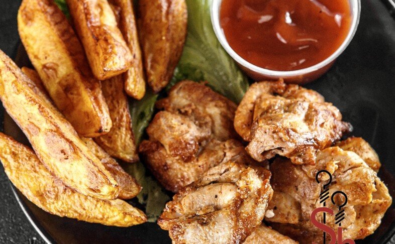 Шашлык из куриного филе бедро + картошка  «По-деревенски»