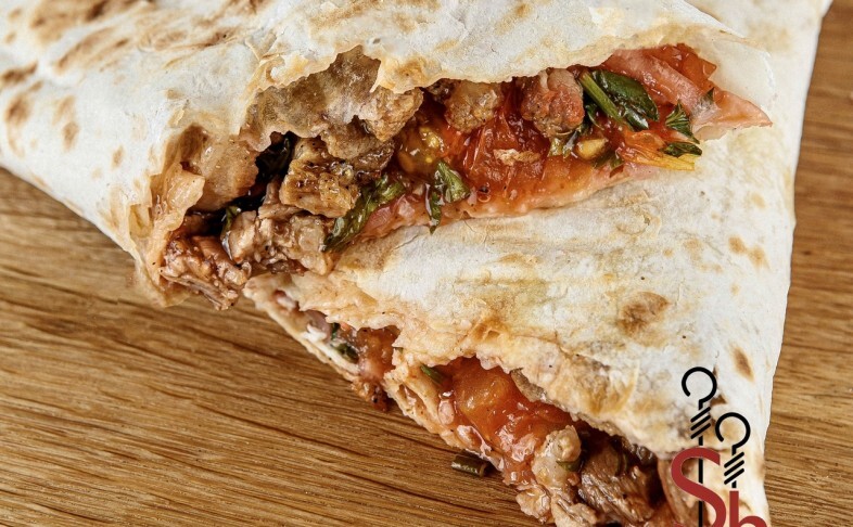 Тантуни в лаваше из свинины