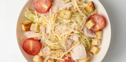 салат цезарь с курицей