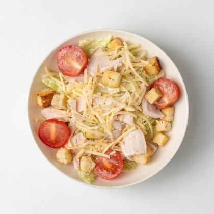 салат цезарь с курицей