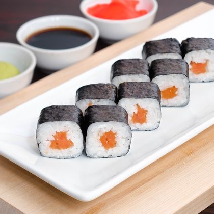 Ролл с лососем