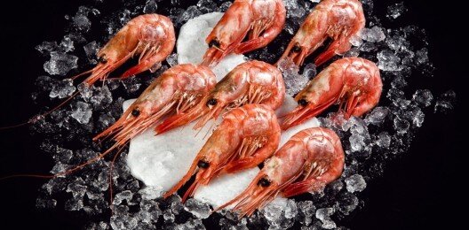 Креветка Северная 70/90
Мясо креветки Северной - признано кладезем полезного белка, который не только поддерживает в тонусе мышцы тела, но и необходим для формирования коллагена, сохраняющего упругую молодую кожу.