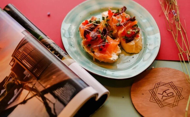 Брускетта с лососем