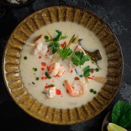 Суп том Кха с курицей и креветками