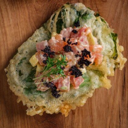 Тар-тар из тунца и лосося  на жаренном Романо