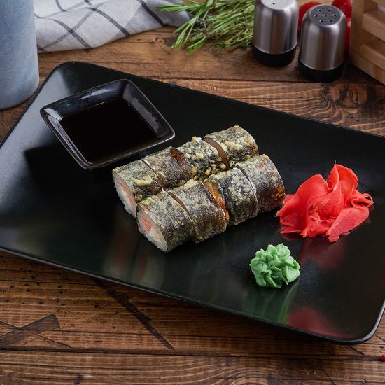 Теплый ролл Калифорния в темпуре