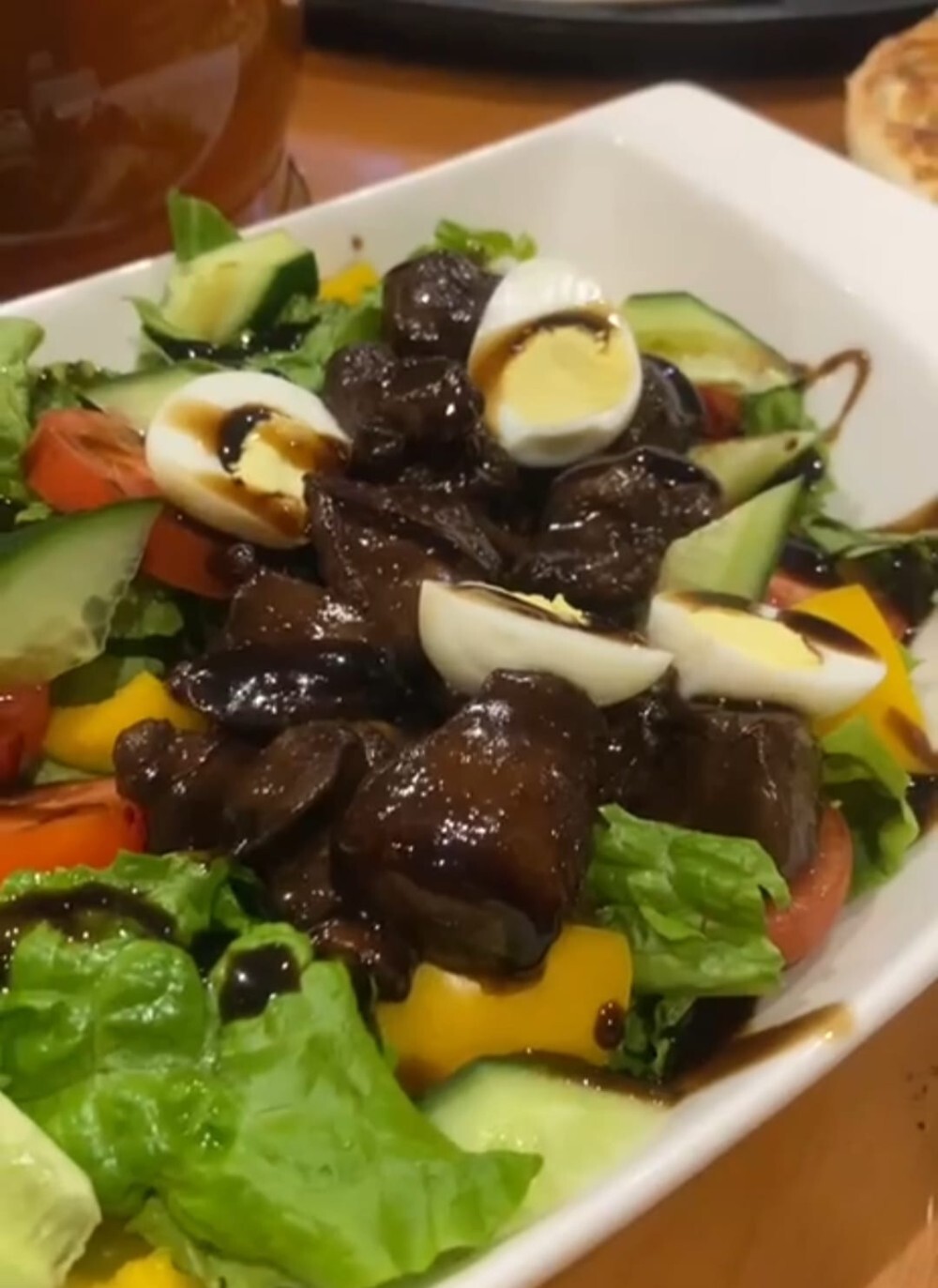 Теплый салат из куриной печени