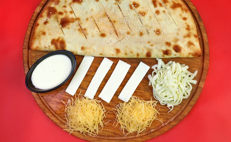 Кальцоне «Четыре сыра»