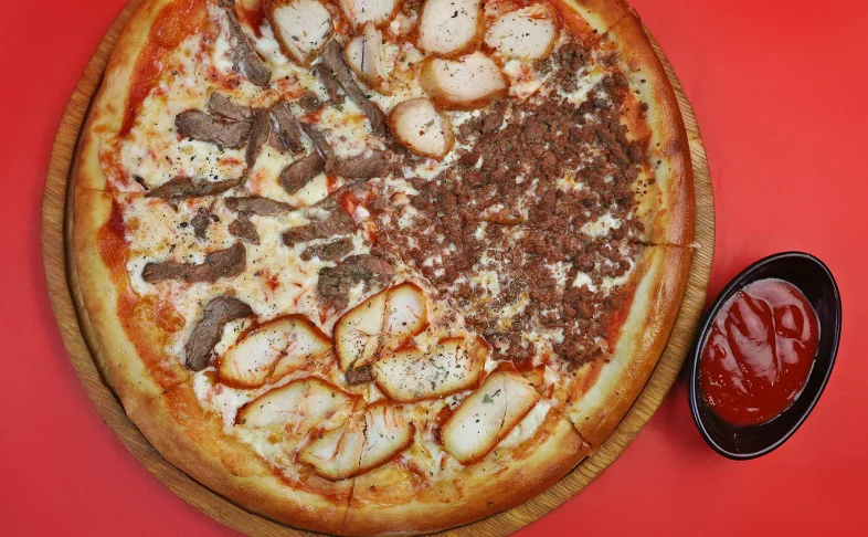 Пицца «Четыре мясо»