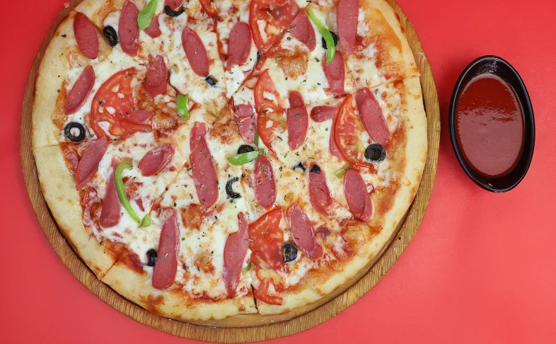 Пицца с сосисками