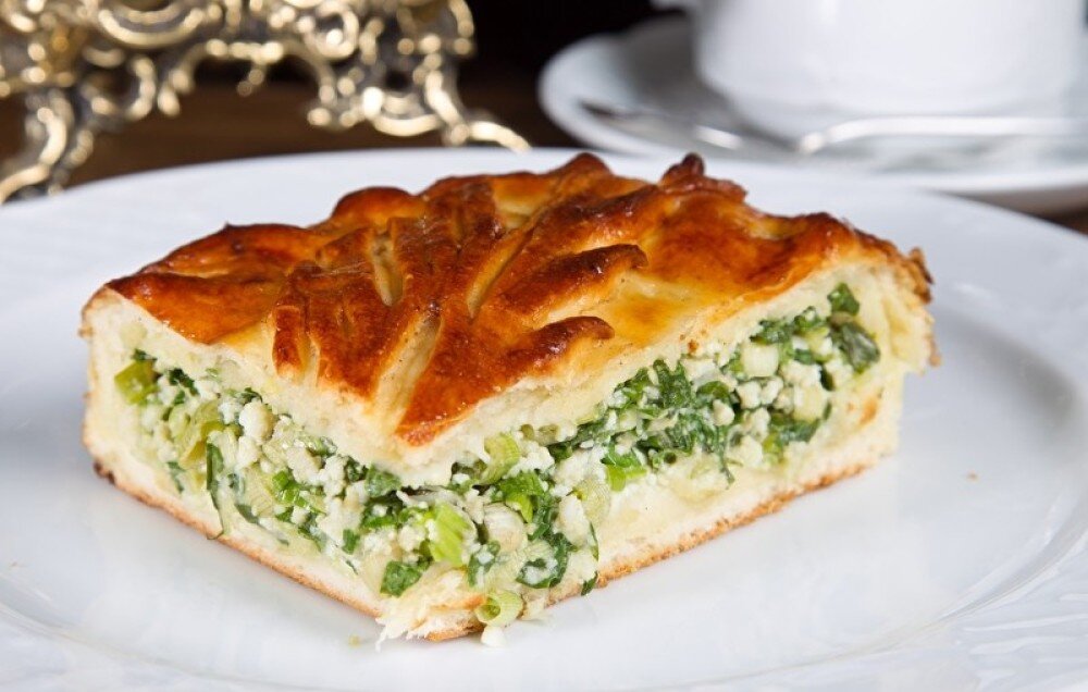 Пирог с яйцом и зёленым луком
