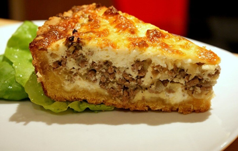 Пирог с мясным фаршем и картошкой