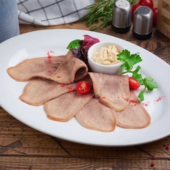 Язык отварной с хреном