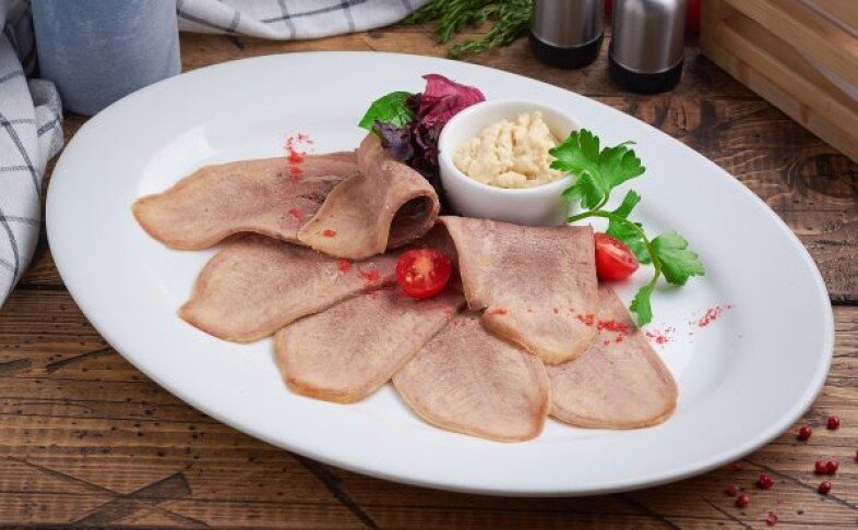 Язык отварной с хреном