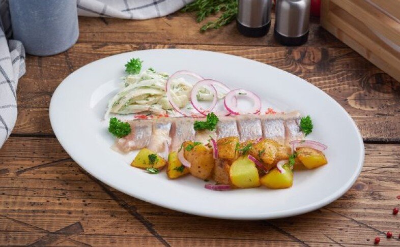 Сельдь с отварным картофелем