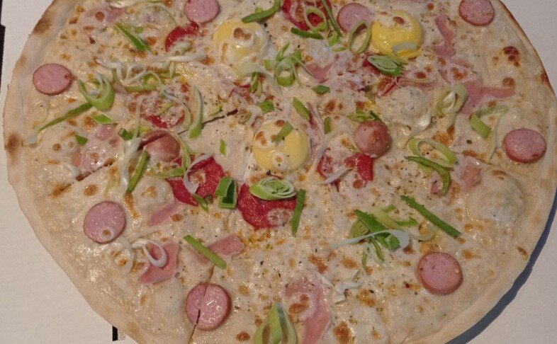 Пицца «Салями уова»