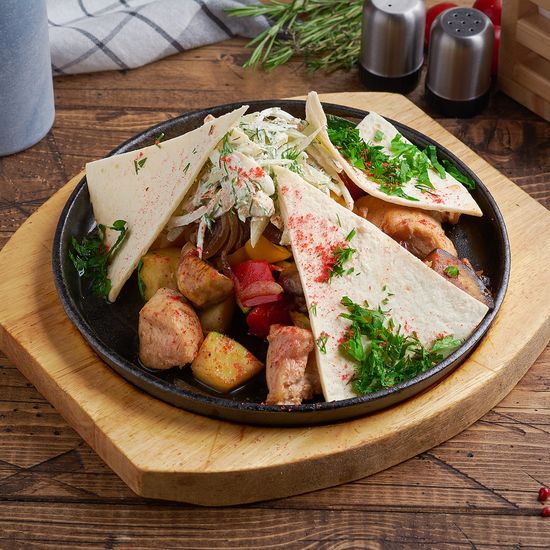 Жаркое из ассорти мяса с овощами